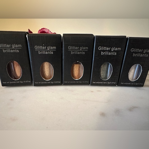 Eyeshadow palette, lipstick and 5 glitter glam (NEW) - Picture 1 of 12